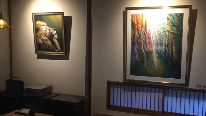 絵を飾る参考画像